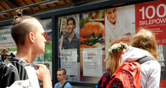 Reklama na dworcu Głównym Wrocław.png