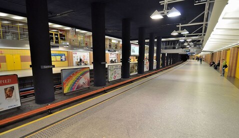 Reklama na peroanach Metro Centrum.jpeg