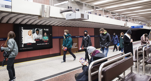 Ekrany na stacjch Metra.png